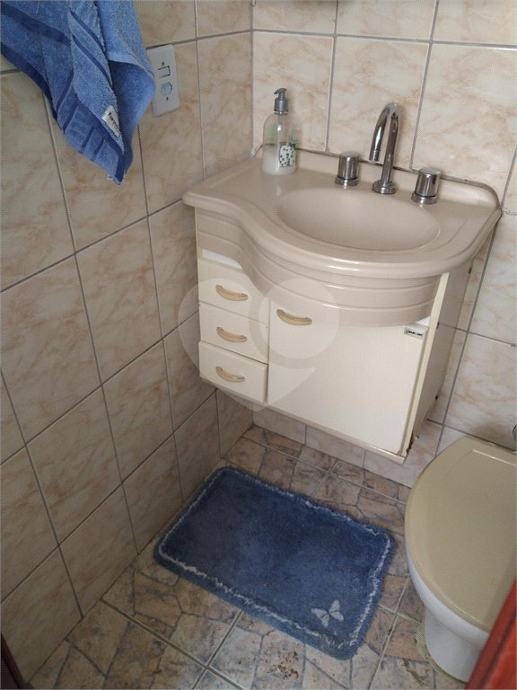 Apartamento duplex, espaçoso, ensolarado. Ideal para uma bela modernização.