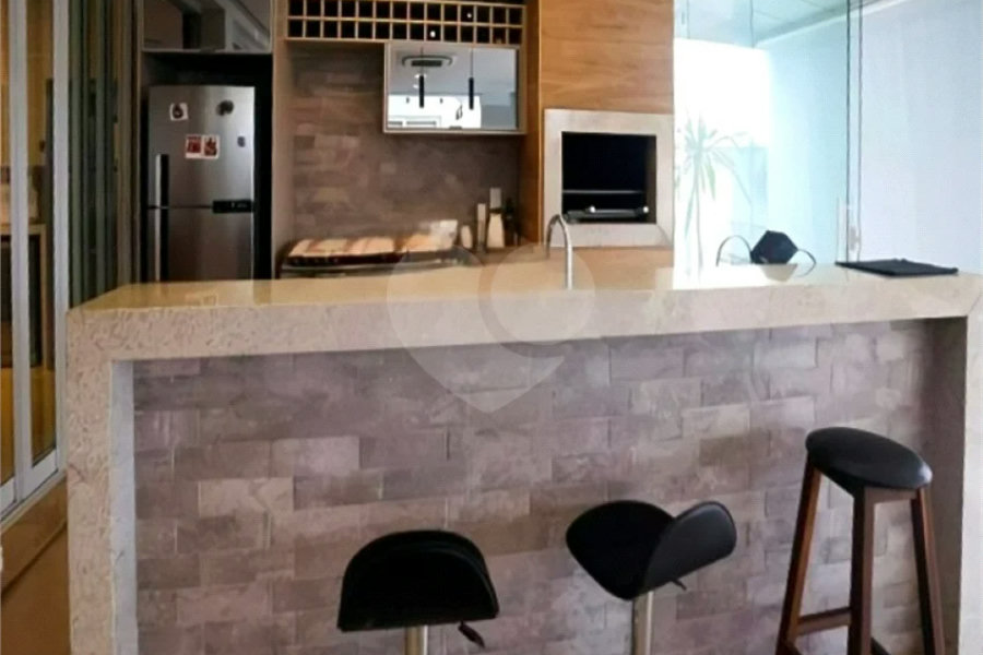 Casa de Alto Padrão em Condomínio com 4 suítes.