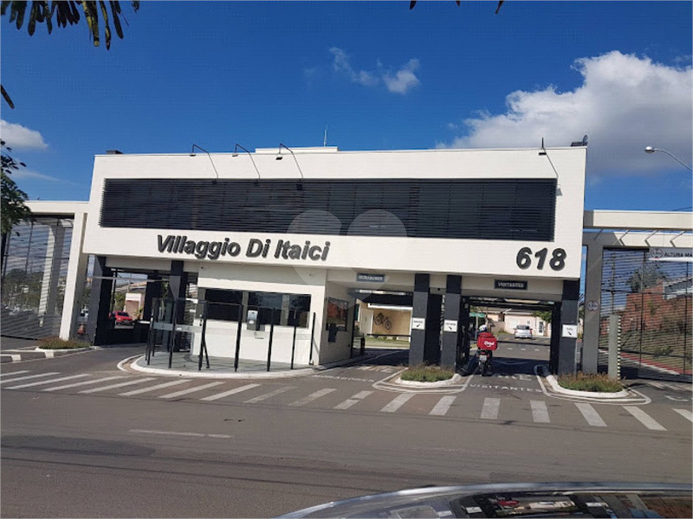 Indaiatuba- Villagio de Itaici- Venda - terreno 150,00 ms - construida 144, 15 ms - 3 dorms, 1 suite, sala, cozinha, wc - R$ 999.900,00 -Área de lazer conta com: Salão de festas - Piscina - Clube - Playground - Academia completamento bancário. Imóvel locado em setembro 2024, venda para investidor,