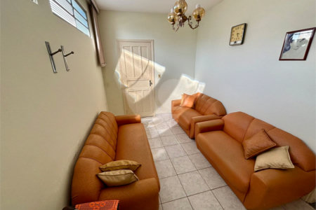 Casa 2 dormitórios Antônio Blanco