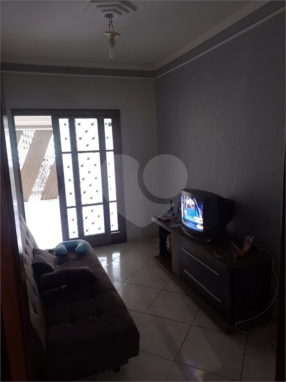 Casa térrea para venda, com 3 dormitórios, sendo 1 suíte.