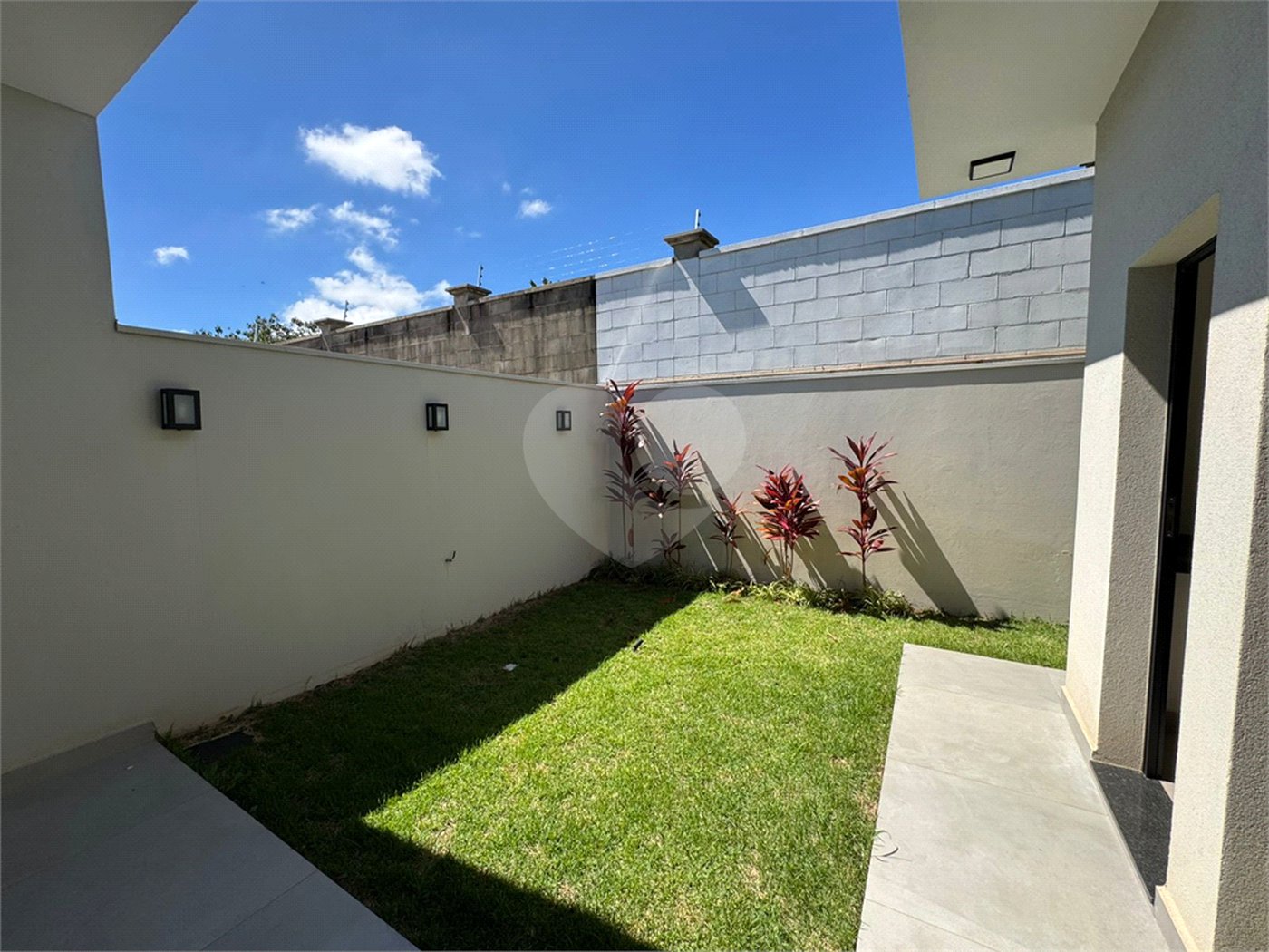 Casa Nova à Venda no Condomínio Villeneuve, São Carlos