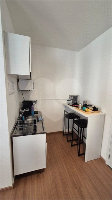 Sala Comercial moderna bem localizada .