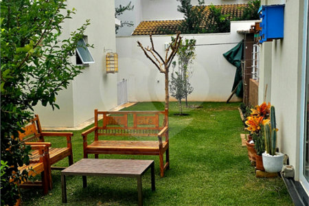 Casa á venda no condomínio Damha I