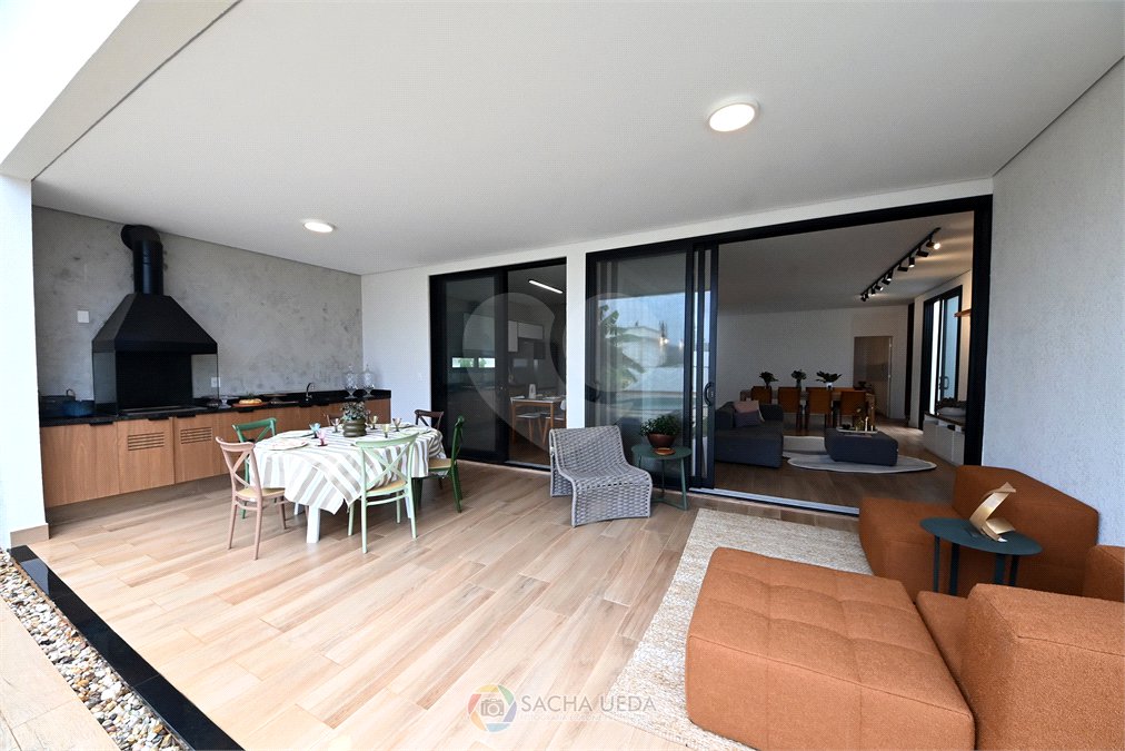 Indaiatuba - SP - Condomínio Helvetia Park - 490 m² Terreno - Sobrado com 307 m² de Área Construída - Escritório com móveis planejados - Sala de estar e jantar ampla e integradas - Cozinha planejada completa, com eletrodomésticos (cooktop, forno, coifa, geladeira, microondas) - Lavanderia