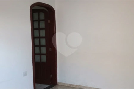 Casa à venda na Vila Galvão, com 210 m²