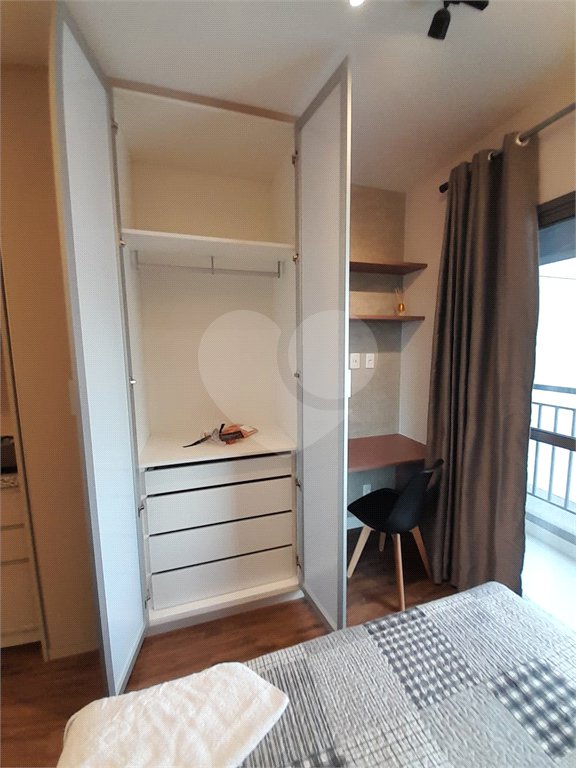 Studio todo equipado com start home office, decorado, teto rebaixado, com ampla varanda vista livre,