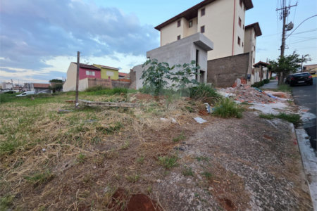 Terreno no Jd. Gibertoni, próximo ao SESC e ao Shopping
