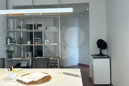 Sala comercial para venda ou locação na Avenida Paulista. 68m2