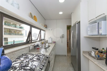 Apartamento de 233 m² à venda em Higienópolis com 4 dormitórios.