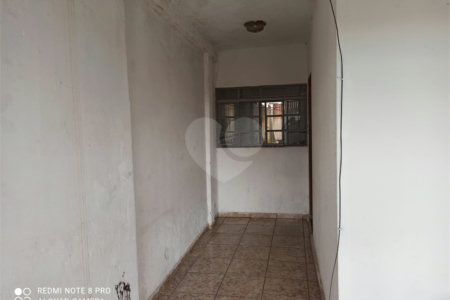 Casa Térrea com 2 dormitórios.