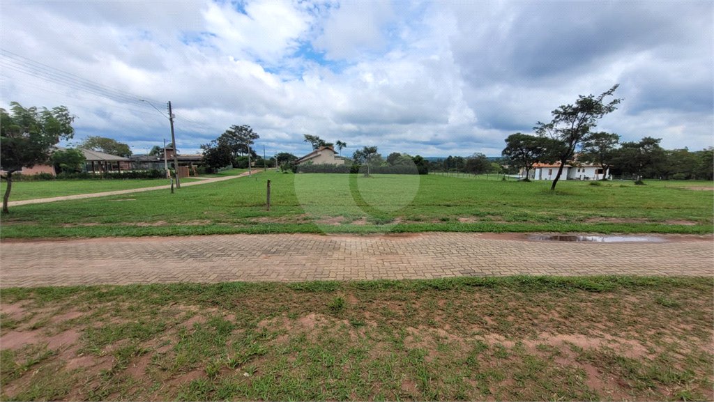 Loteamento no Condomínio Vila Pinhal do Broa