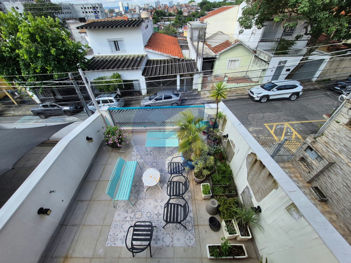 Sobrado à venda com 166 m², 3 dormitórios, 3 vagas cobertas, terraço com vista livre e 16 placas solares! Próximo à USP.