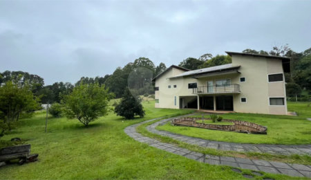 Casa à venda ou para alugar com 4 suítes em Parque Primavera, Poços de Caldas, MG