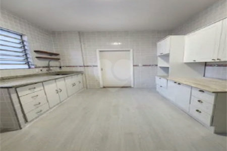 Apartamento à venda no bairro Barra Funda.