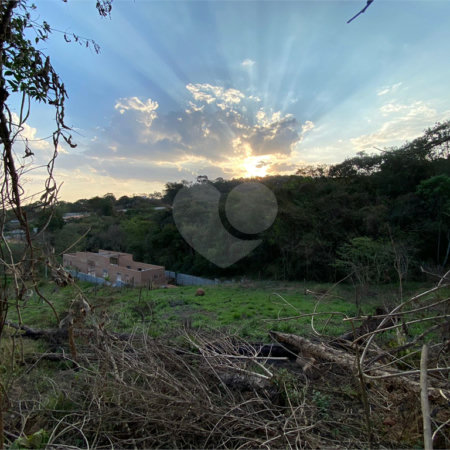 Terreno em Atibaia com 415 metros e pronto para construir no bairro Jardim Paulista, aceita financiamento