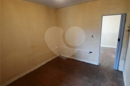 Jardim Morada do Sol- casa de vila- frente- sem vaga de garagem,(garagem pra moto,) - 1 dormitório, wc, cozinha, lavanderia - R$ 1000,00- com iptu- aceita 03 caução, fiador, 08 titulo de capitalização, obs - água e energia compartilhada, Ótima localização, próxima ao distrito i