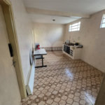 Casa térrea à venda com amplo quintal e grande potencial na Vila Nery