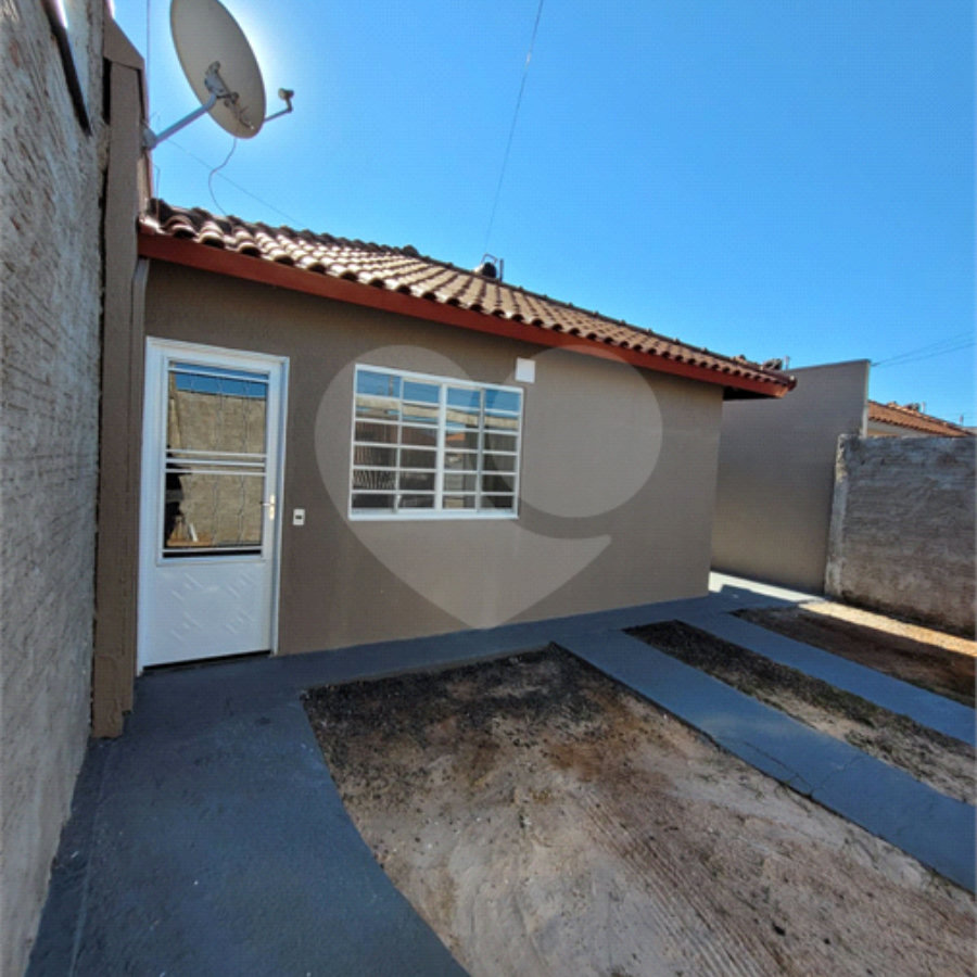 Seu Novo Lar Te Espera: Casa Aconchegante, Pronta para Morar e com 2 dormitórios e Amplo Quintal!