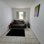 Casa térrea à venda no Douradinho com 2 quartos e edícula com mais dois quartos e 2 banheiros.