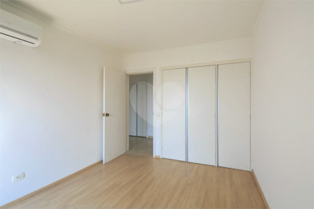 Apartamento locação Alto da Boa Vista próximo Jardim Marajoara.