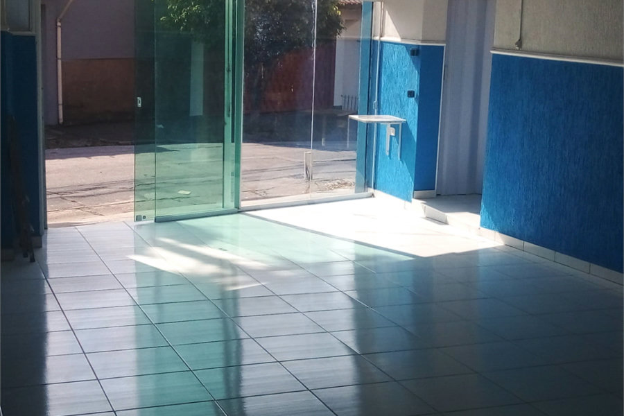 Casa com salão adjacente gerando renda!