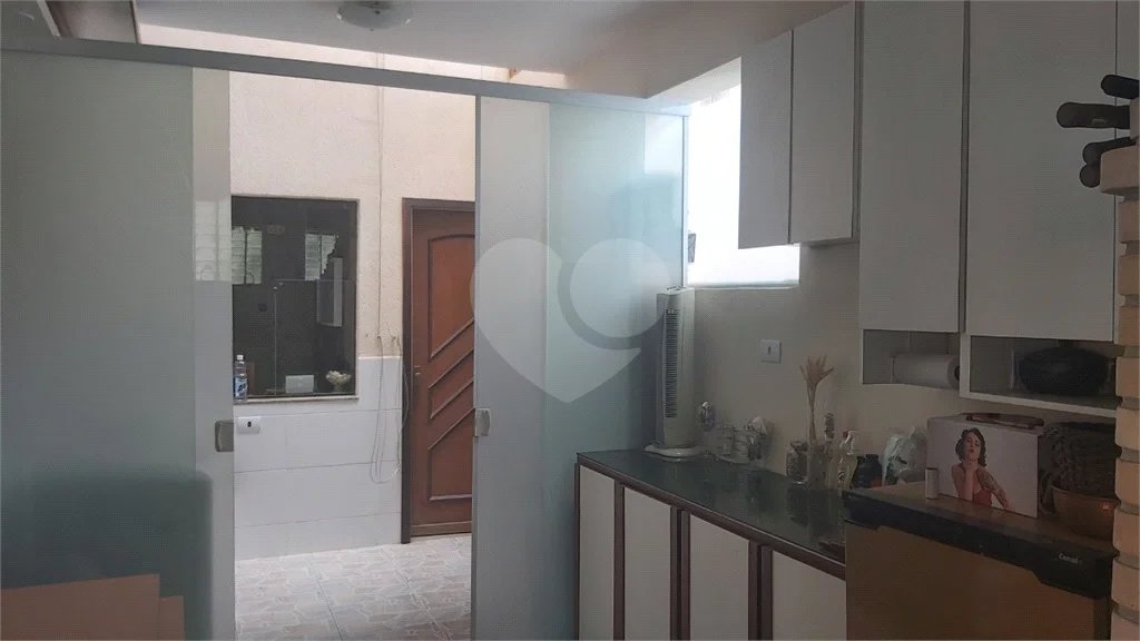 Sobrado com 224m² , 3 dormitórios , sendo 2 suítes , 3 vagas de garagem , 7 banheiros , à venda na Vila Scarpelli em Santo André.