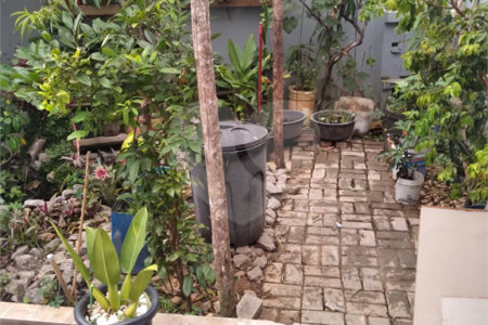 Sobrado para venda.