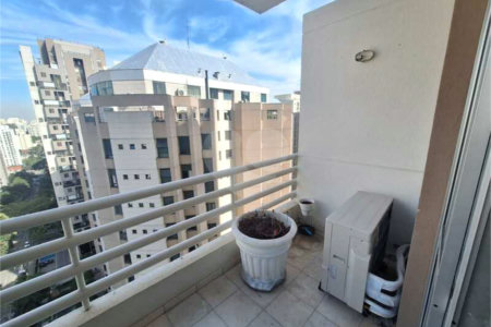 Apartamento para locação com 2 dormitórios, sendo 1 suíte com 02 vagas, totalmente climatizado nos 3 ambientes