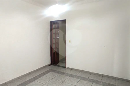 Casa com 180m², 3 dormitórios, 1 vaga, à venda na Vila Scarpelli em Santo André.
