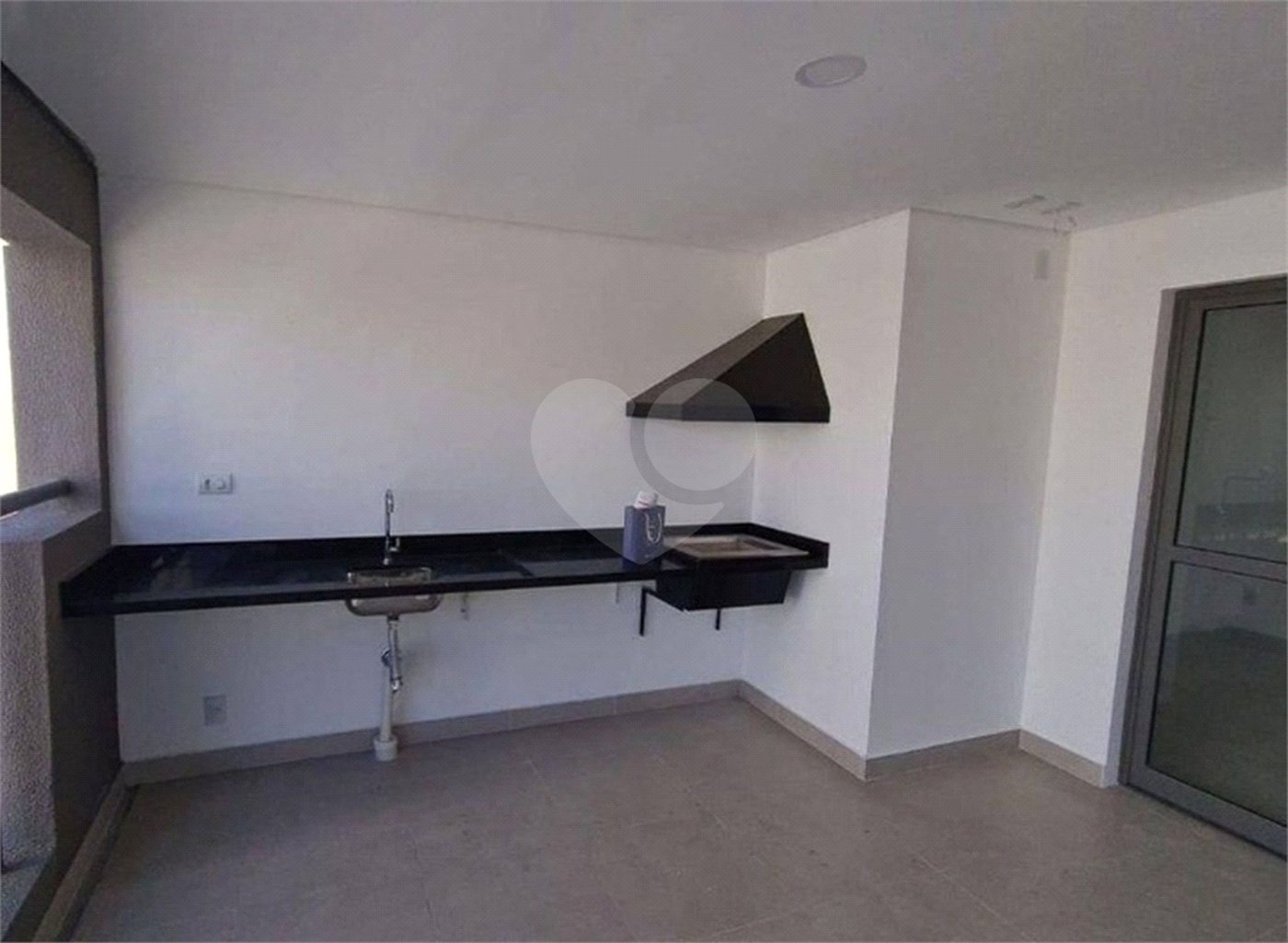 Apto com 159m² área útil com 3 suítes 2 vagas varanda gourmet e lazer completo.