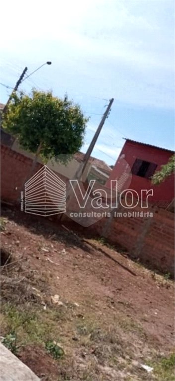 Terreno com 211,60 m² de área total.