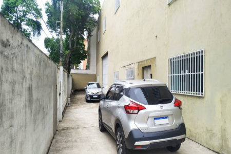 Galpão com 1155m² , 6 banheiros , sendo 2 vestiários , atualmente com 13 vagas , podendo chegar a 17 , à venda na Vila Principe de Gales em Santo André.