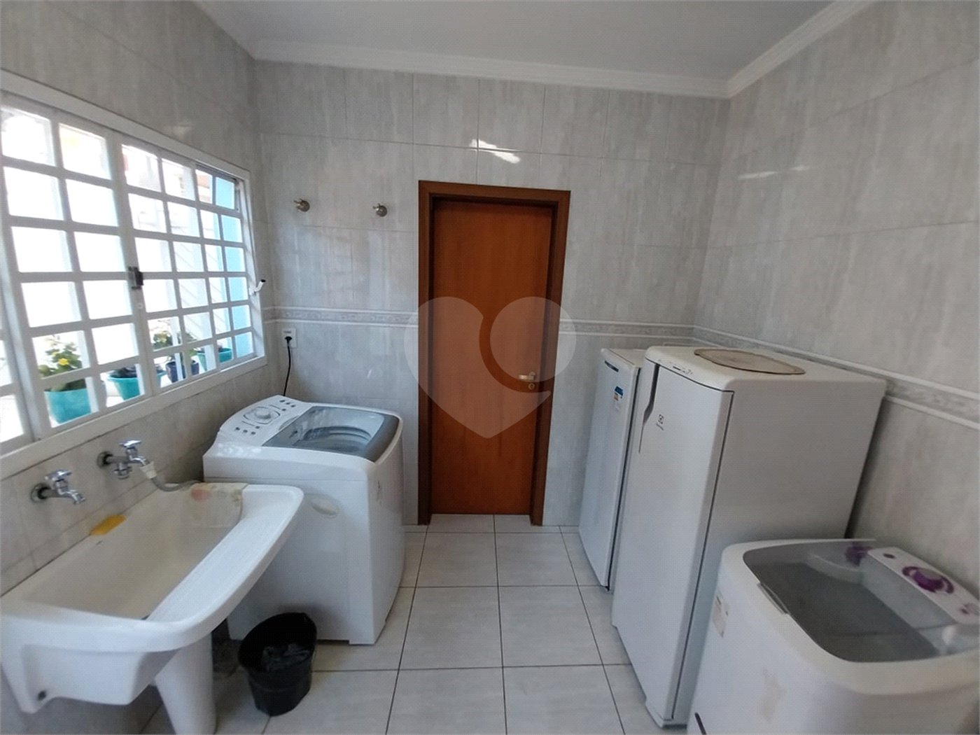 Sobrado à venda com 5 quartos, sendo 1 suíte,  em Terra Nobre, Louveira, SP
