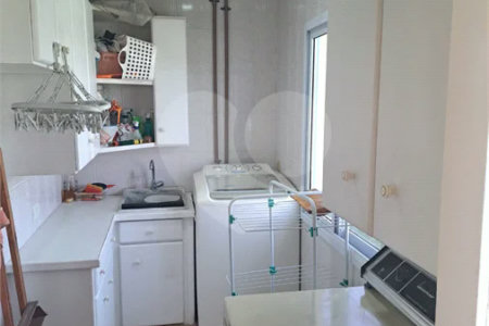 Casa Ampla com 5 Dormitórios, Piscina e Lazer Completo em Terreno de 1.260 m²