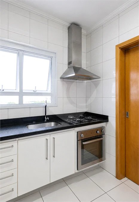 Apartamento de 84m² na Vila Lusitânia, em São Bernardo do Campo, com 3 dormitórios, suíte com varanda, 2 vagas cobertas, depósito privativo e lazer completo.