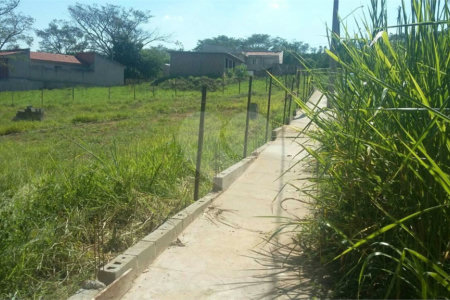 Terreno com 548,00 m² de área total.