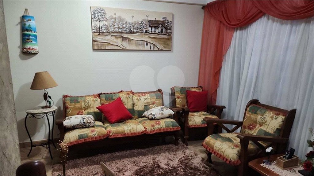 Casa térrea no Jardim Hikare