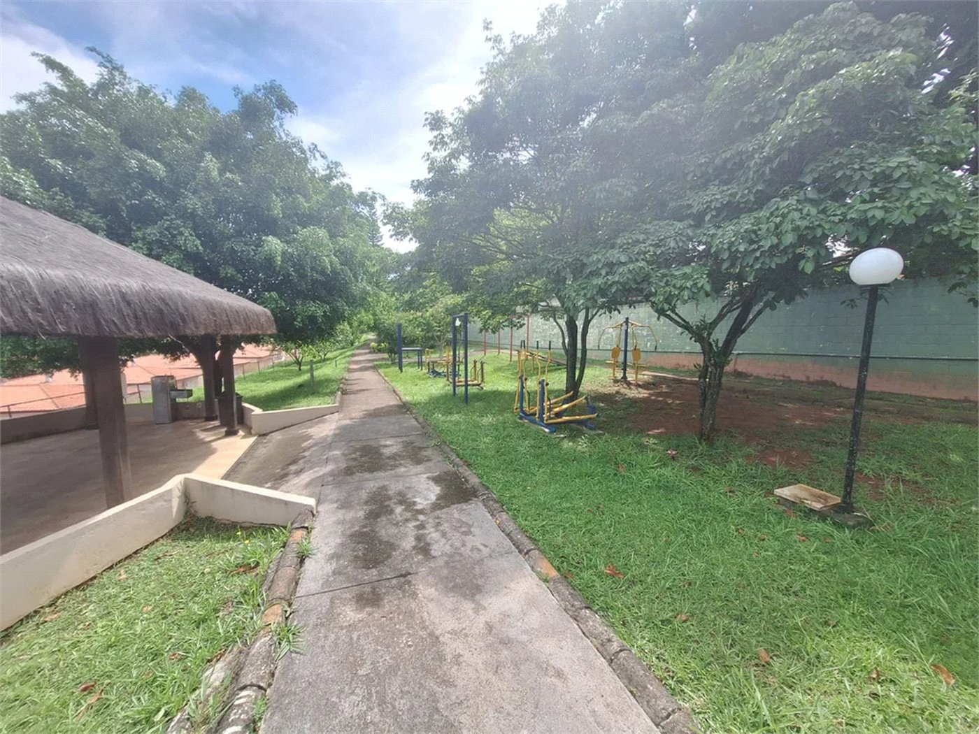 Casa à venda com 5 quartos, sendo 3 suítes, no condomínio Vila Panamericana, São Paulo - SP