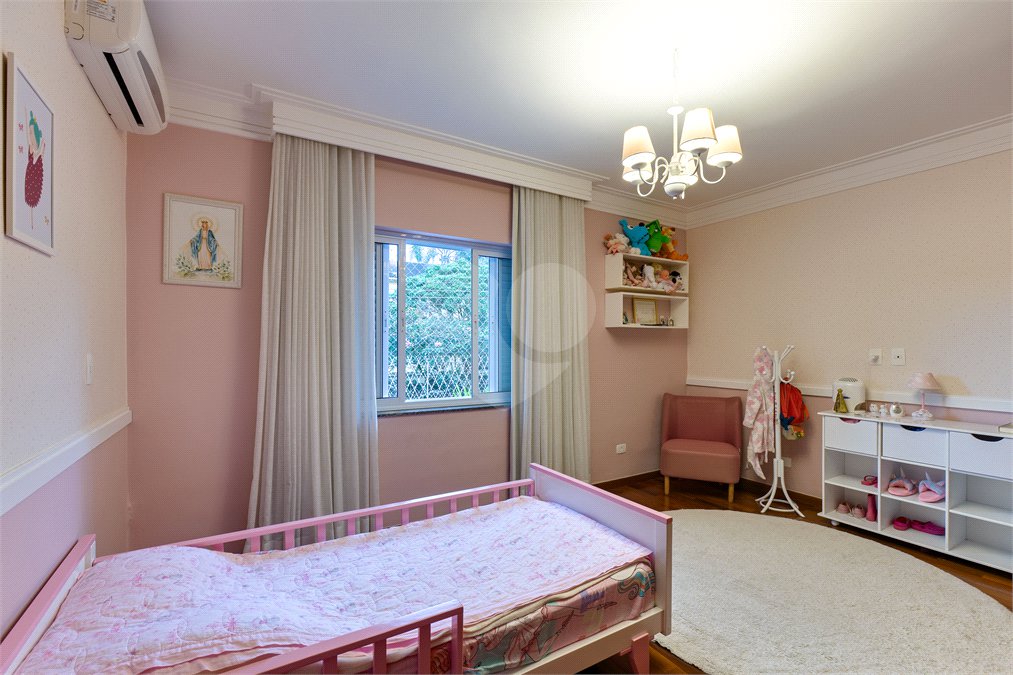 Casa à venda com 4 quartos, sendo 2 suítes,  em Alto da Boa Vista, São Paulo, SP