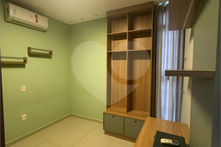Indaiatuba- Vila Aurora -Condomínio Palm Tree Residence -Venda e Locação - R$ 7.000,00 - condominio - R$ 877,44- IPTU - R$ 211,64 - Pavimento Térreo: Sala de estar, sala de jantar, wc, cozinha, área de serviço, despensa. Pavimento Superior: Suíte com varanda e closet, 02 dormitórios e wc.social