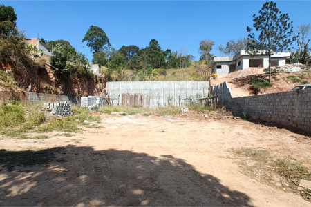 Terreno em Atibaia com 681 metros, pronto para construir, excelente localização, aceita financiamento