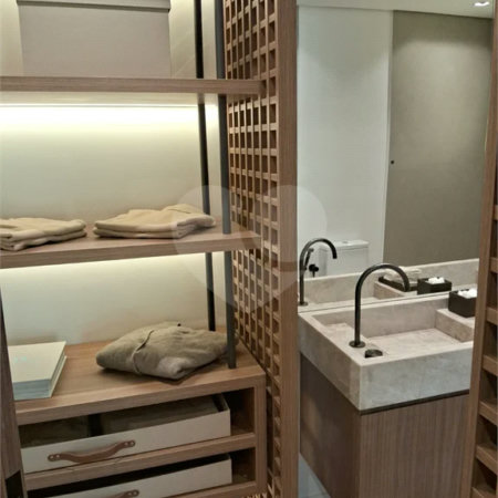 Apartamento à venda com 3 suítes em Moema, São Paulo, SP