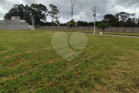 Terreno à Venda em São Carlos, no bairro Residencial Samambaia