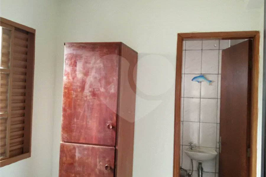Linda Casa com 04 Dorm 01 Suíte 04 Vagas na Vila Santa Catarina para Venda.