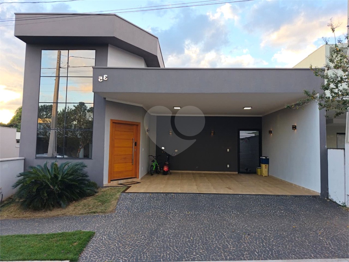 Casa 3 quartos 3 suítes Faixa Azul com piscina aquecida