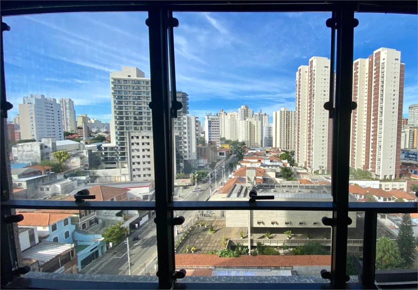 SALA COMERCIAL 55m2 Á VENDA NA VILA MARIANA (LADO DIREITO)