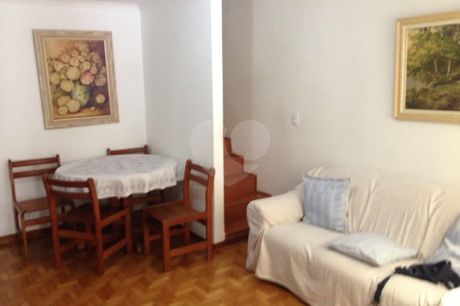 Vende-se Sobrado em Condomínio Fechado – 3 Dormitórios | 180 m²