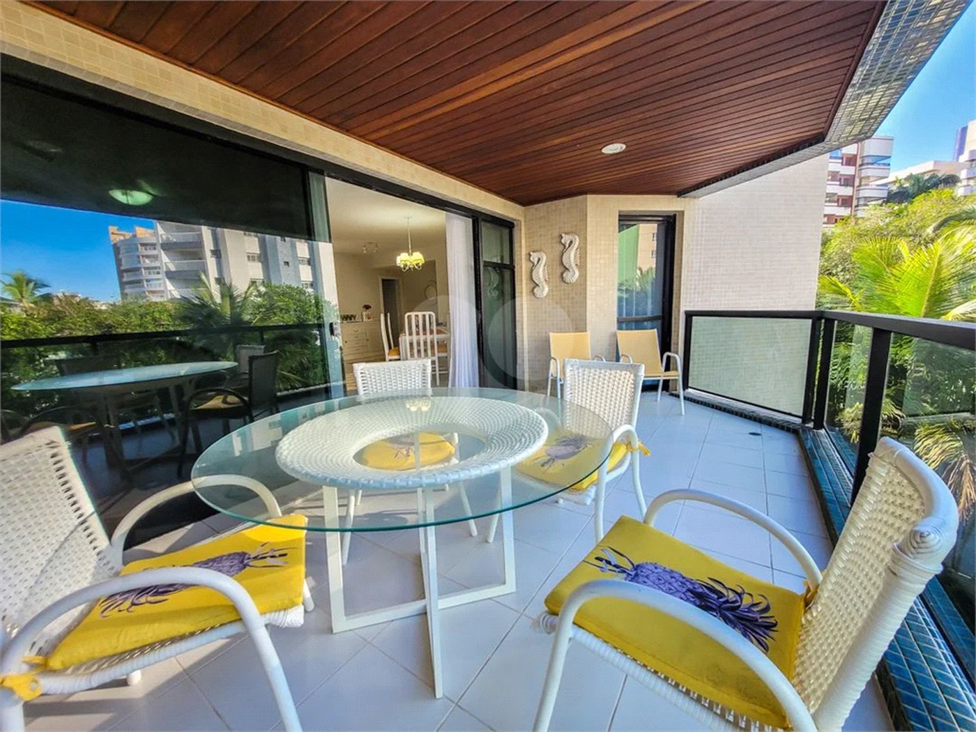 Apartamento à venda com 5 quartos, sendo 3 suítes,  em Riviera de São Lourenço, Bertioga, SP