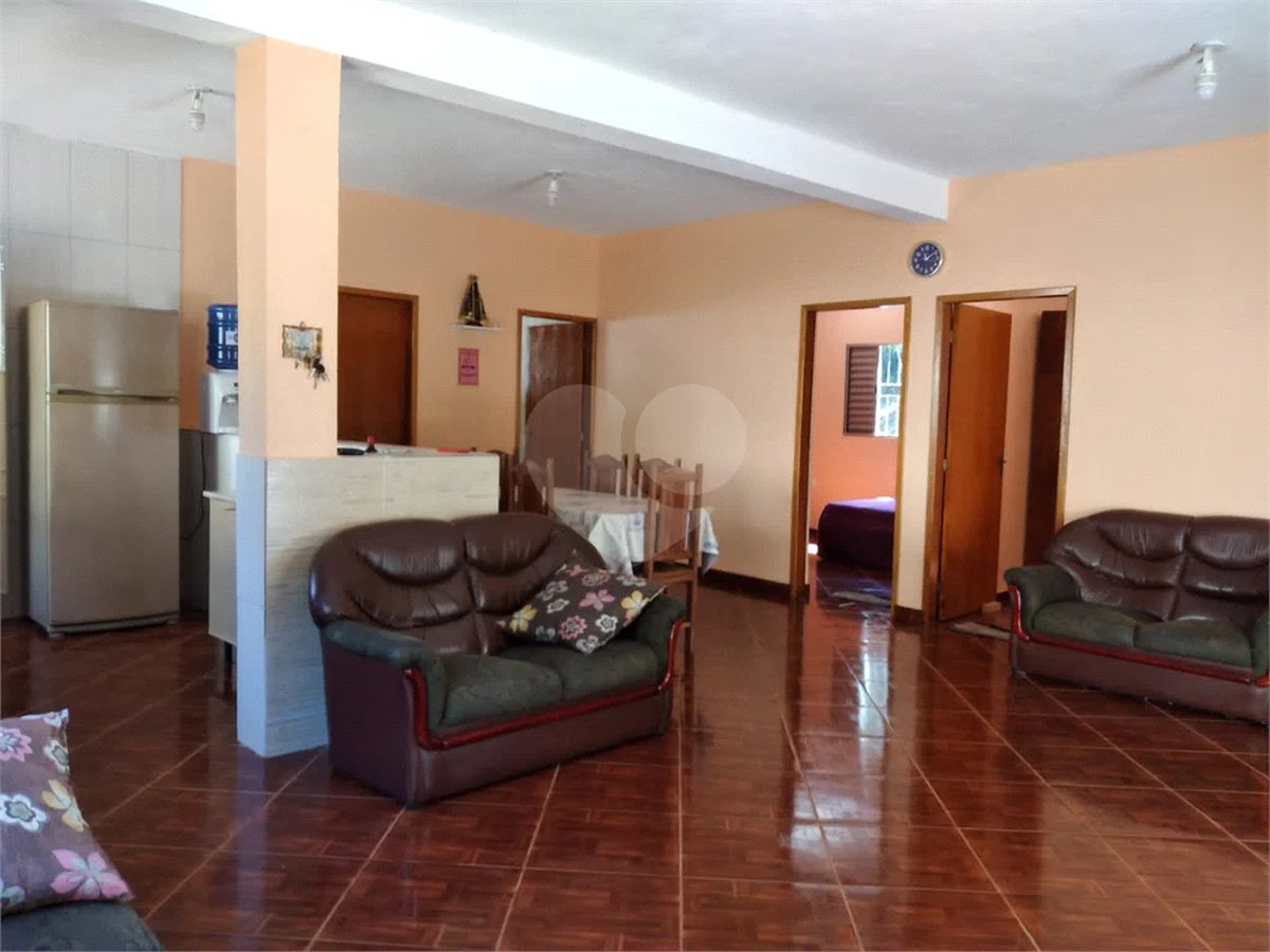 Vende-se chácara com lago Nazare Paulista com 3.000 m²